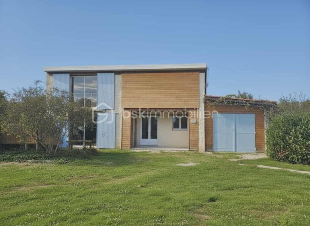 Maison de plain pied de 140m2, 5 pièces, 3 chambres avec gite de 65m2 – 7 pièces – 4 chambres – 205 m²