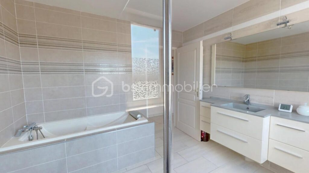 ‘Avez vous déja écouté le silence?’ – 5 pièces – 3 chambres – 163 m²