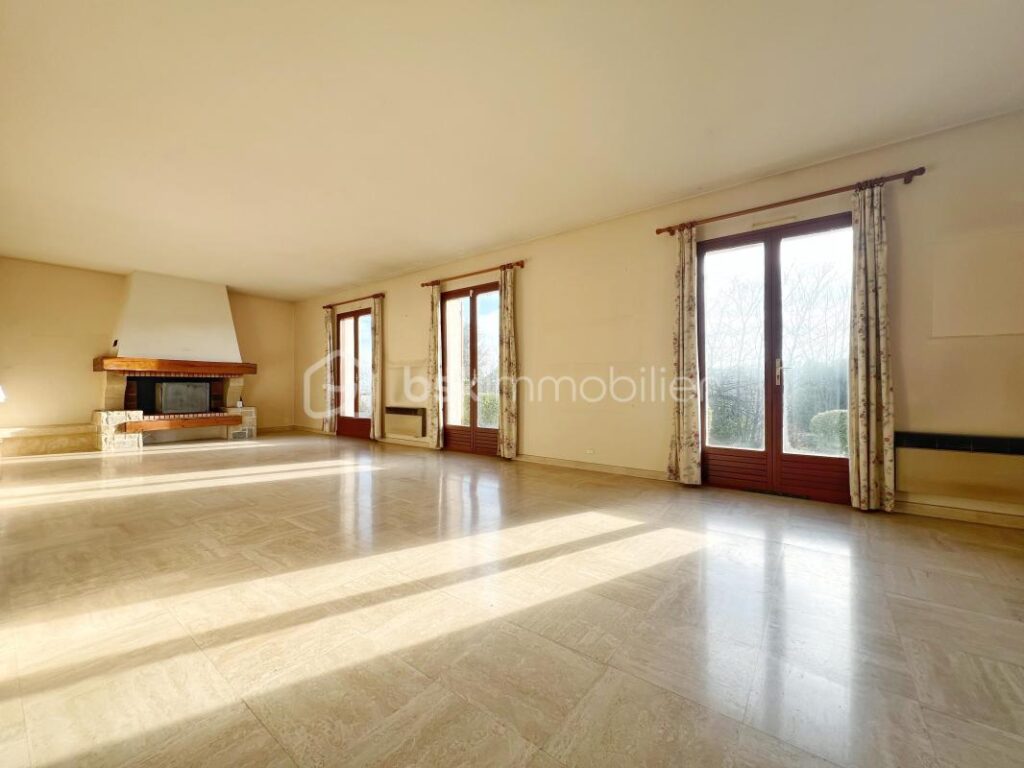 Marly-le-Roi – Spacieuse maison familiale avec vue dégagée sur Paris – 7 pièces – 4 chambres – 152 m²