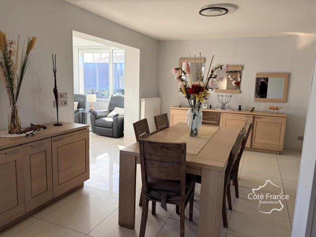 Maison 6 pièces 143 m2 1 880 m2 de terrain Bersillies (5 – 6 pièces – 4 chambres – 143 m²