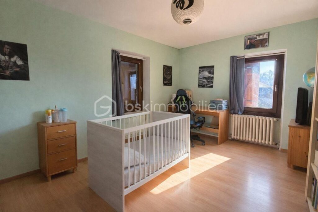 À Vendre – Maison ancienne 117 m² avec sous-sol complet – Terrain 1 000 m² – Vue montagne – Sans vis-à-vis – 5 pièces – 4 chambres – 117 m²