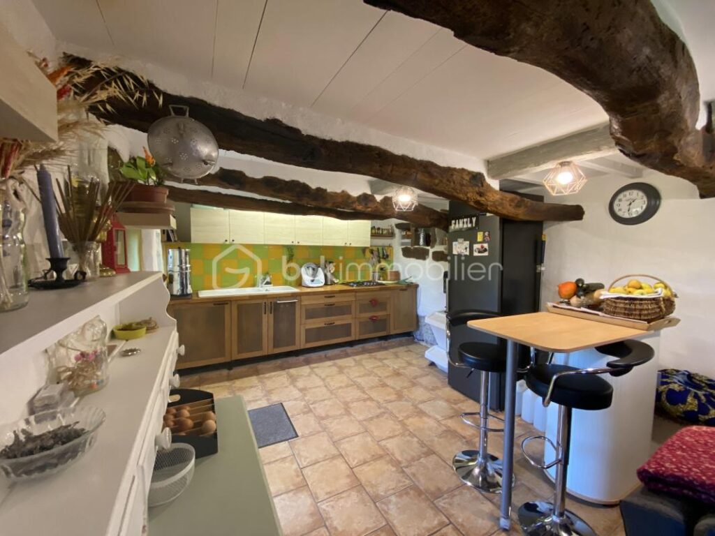 Charme, nature & autonomie – 147 m² + grange – Sud Aveyron – 5 pièces – 3 chambres – 147 m²