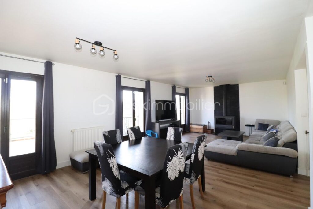 Grande maison aux beaux volumes (8 pièces 175m²) 5 ou 6 chambres avec sous-sol total (85m²) – 8 pièces – 6 chambres – 175 m²