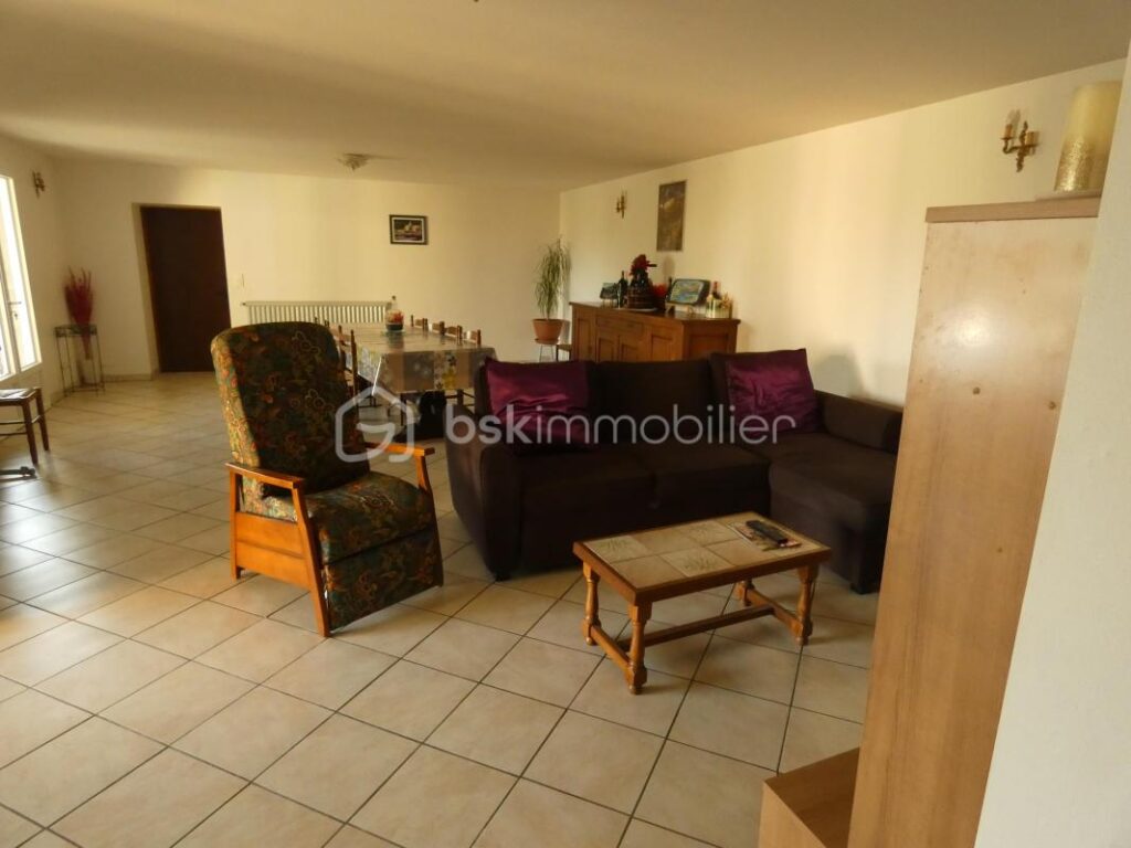 Maison gasconne 201 m2, 6 pièces avec dépendance sur un terrain d&rsquo;environ 5ha – 6 pièces – 5 chambres – 201 m²