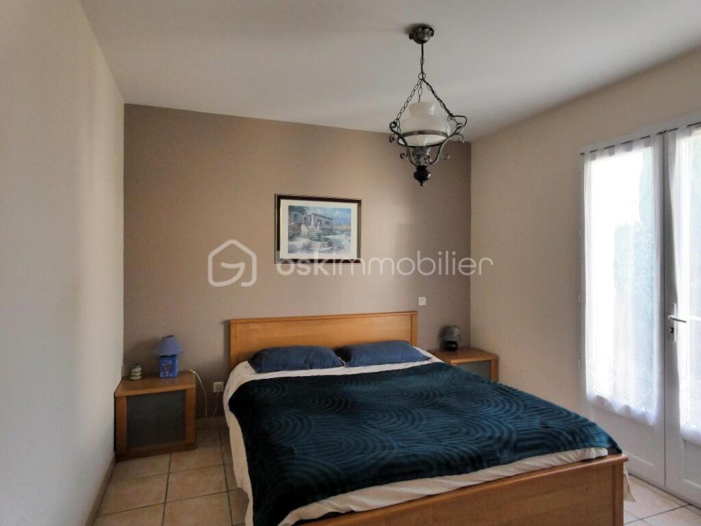 Plain-pied avec 3 chambres – Garage – Piscine – 5 pièces – 3 chambres – 134 m²