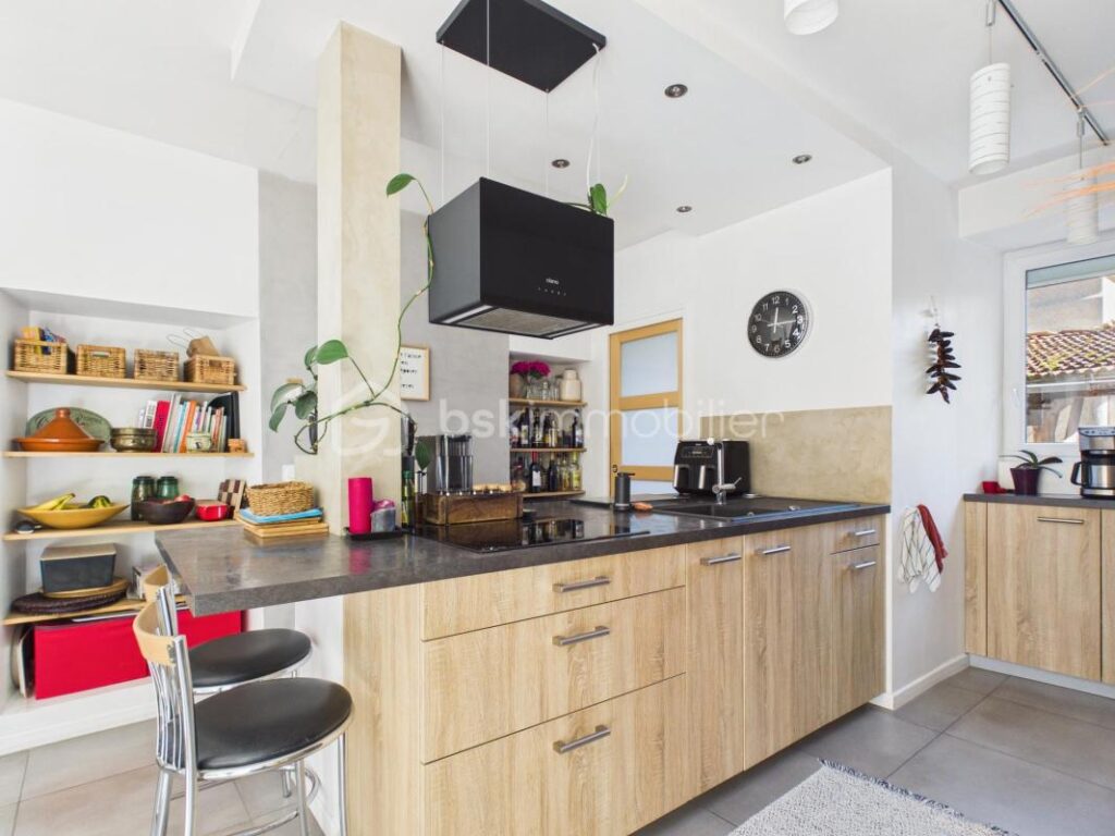 Maison de village – 5 pièces 148 m² – Jardin cocooning – 100 m² d’annexes – 5 pièces – 4 chambres – 148 m²