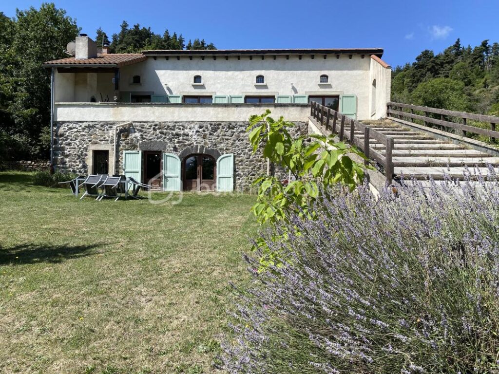 Maison – 5 pièces – 3 chambres – 194 m²