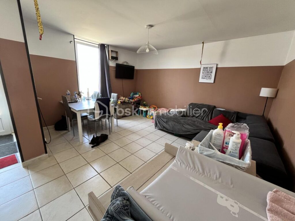 Charmante maison de village en pierre – 4 pièces – 3 chambres – 91 m²