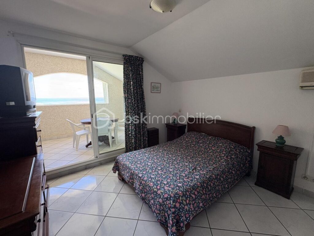 À vendre – Villa vue panoramique à St Gilles les bains – 5 pièces – 4 chambres – 230 m²