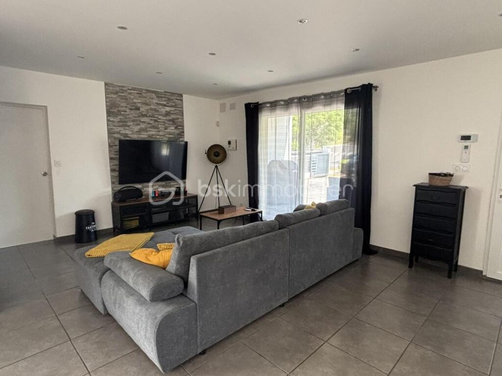 CAPISCOL – VILLA CONTEMPORAINE – 3 CHAMBRES – PISCINE – 4 pièces – 3 chambres – 130 m²