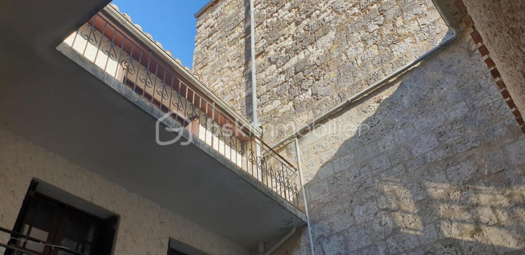 Appartement Type 3 centre ville balcon – 3 pièces – 2 chambres – 80 m²