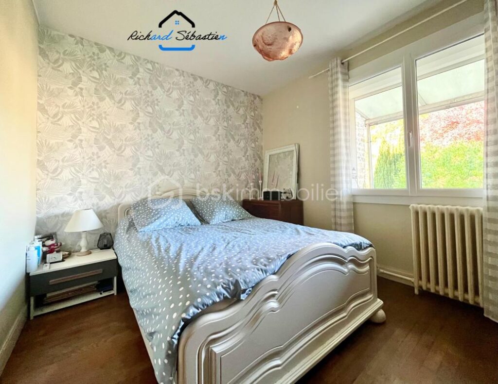 Maison Immeuble de 245 m² – 10 pièces – 7 chambres – 250 m²