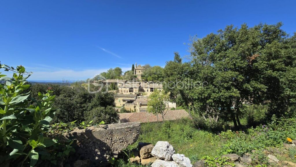 Grande maison divisée en deux appartements avec PISCINE ET VUE IMPRENABLE – 7 pièces – 5 chambres – 223 m²