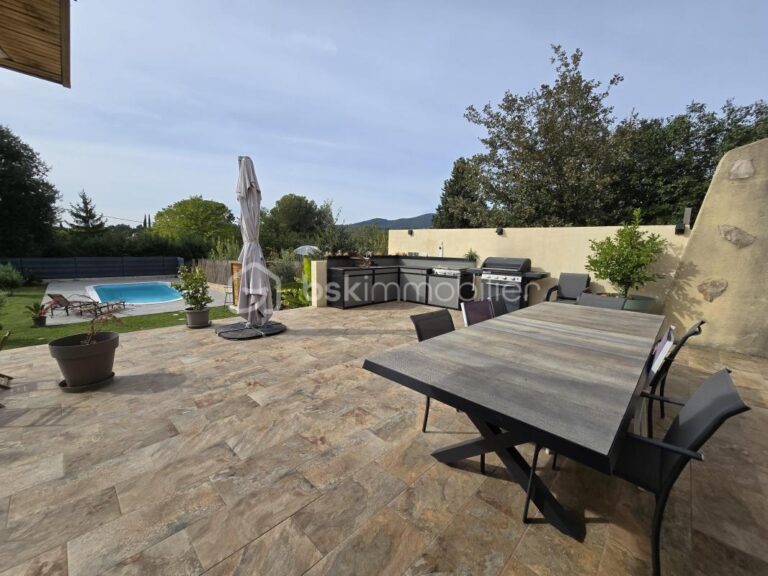 En exlusivité à Lauris jolie maison rénovée, 3 chambres, bureau, piscine – 5 pièces – 3 chambres – 140 m²