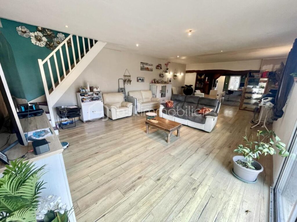 Propriété avec habitation et exploitation agricole – 3,8 ha de prairie – 7 pièces – 4 chambres – 178 m²