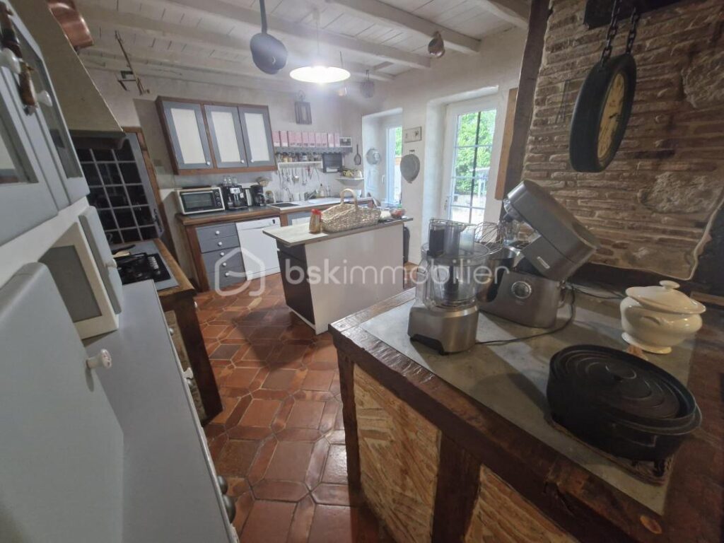 Charmante maison longère de 350m2 à Port-Sainte-Foy-et-Ponchapt – 15 pièces – 8 chambres – 350 m²