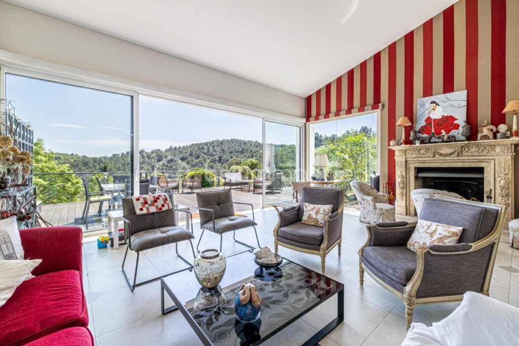 Valbonne – Villa d’exception au cœur de la nature, à pied du village – 12 pièces – 8 chambres – 518 m²