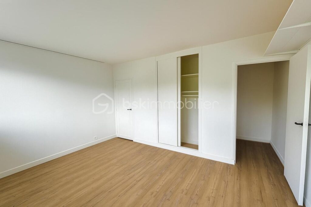 Grand appartement T4 lumineux avec balcons et vue dégagée sur Quimper – 4 pièces – 3 chambres – 85 m²