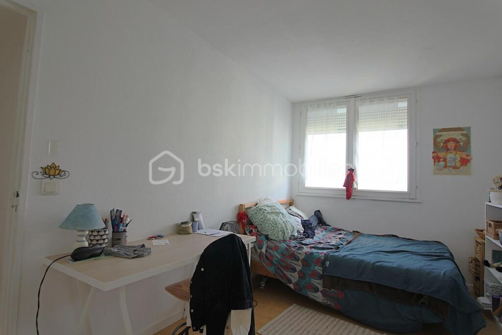 Superbe T4 de 89 m² avec cave et grand balcon loué en collocation – 4 pièces – 3 chambres – 85 m²