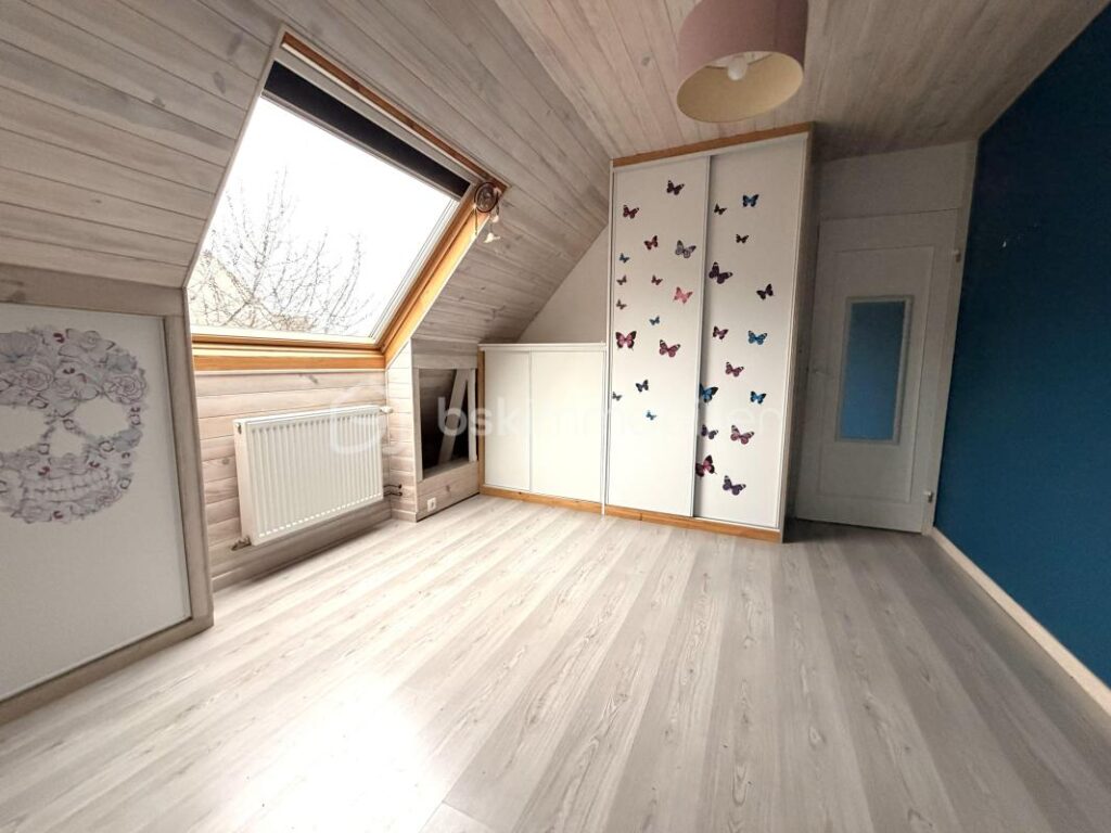 Maison semi mitoyenne avec vue dégagée à 15 min à pied de la mer – 5 pièces – 3 chambres – 119 m²