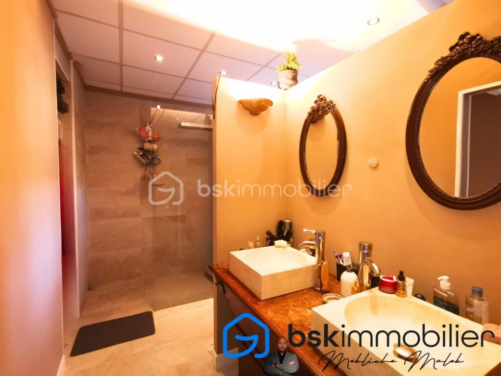 Maison d’Exception à Saint-Privat-des-Vieux – 7 pièces – 4 chambres – 175 m²