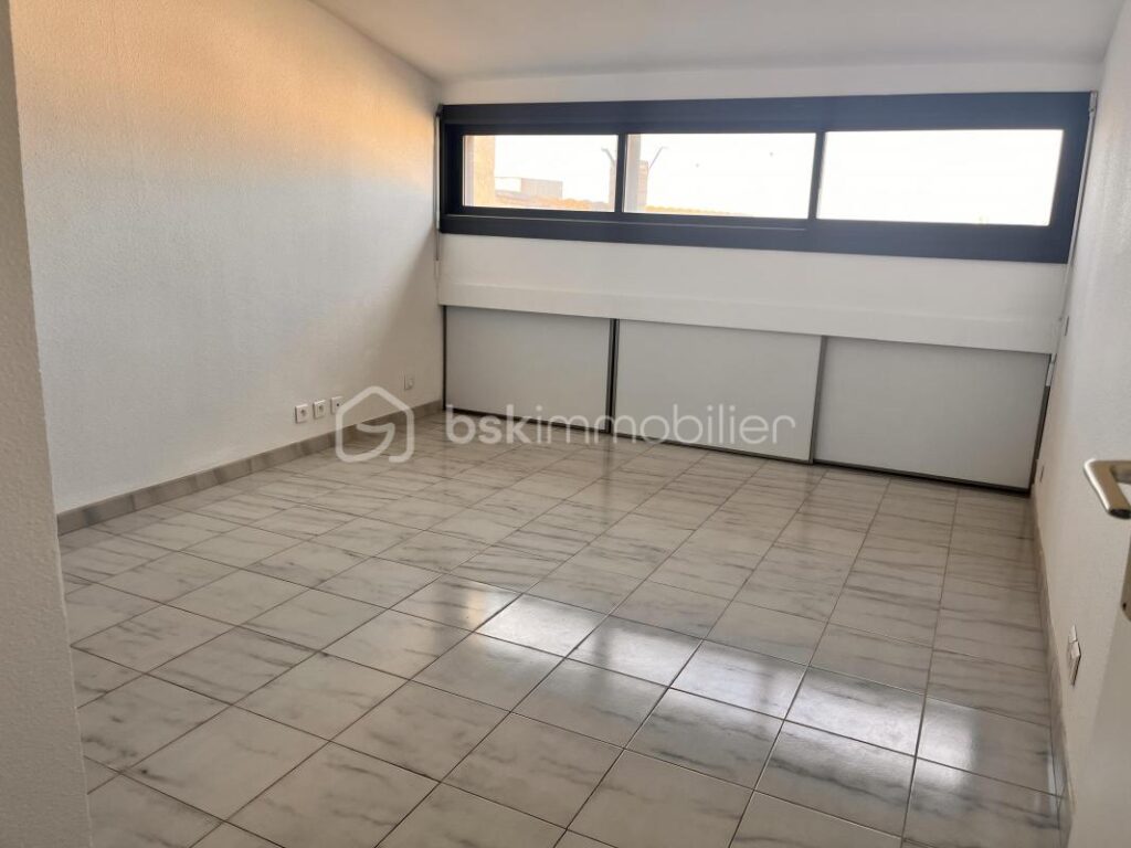 Valras-plage, centre-ville Appartement duplex T3 au 5 eme et dernier étage avec ascenseur possibilité d’acquérir un garage – 3 pièces – 2 chambres – 53 m²