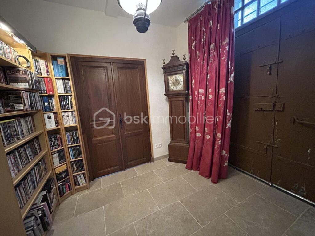 Belle maison en pierres, Dépendances –garage–3 ha 82 – 8 pièces – 6 chambres – 250 m²