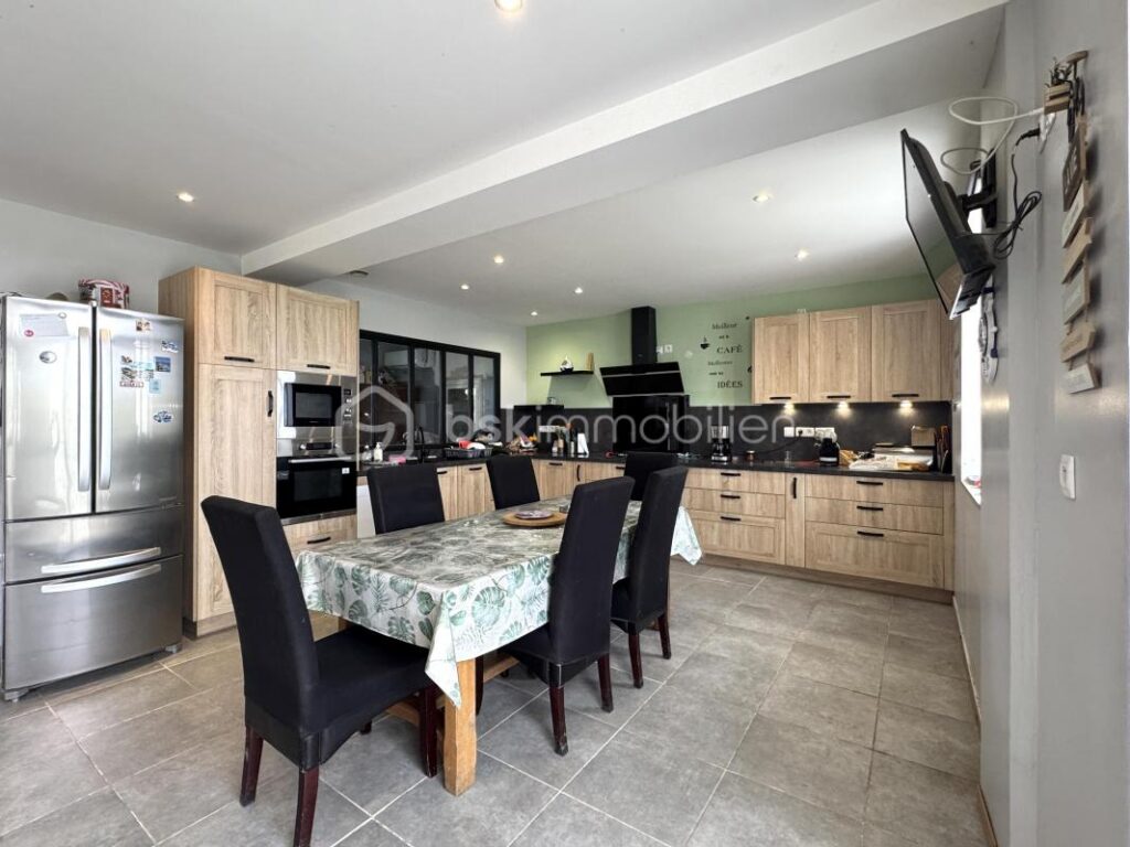 À vendre Authentique longère rénovée avec dépendances et grand terrain Saint-Gengoulph (proche Gandelu, 02) – 8 pièces – 5 chambres – 200 m²