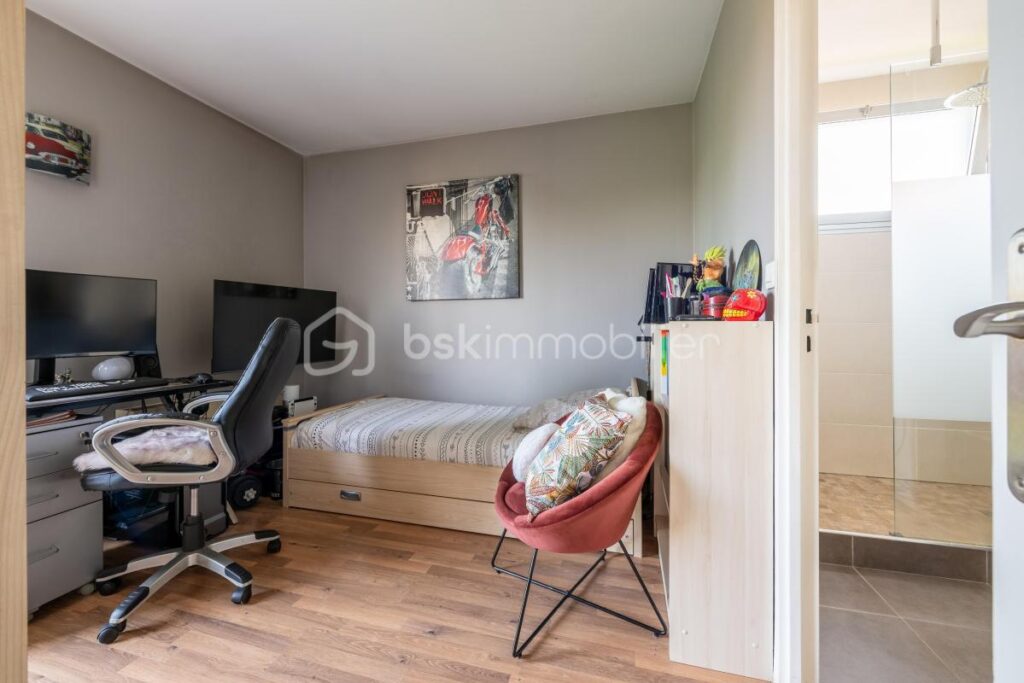 Appartement lumineux situé au 4ème étage sur 4 avec ascenseur dans copropriété entretenue et sécurisée ! – 2 pièces – 1 chambre – 41 m²