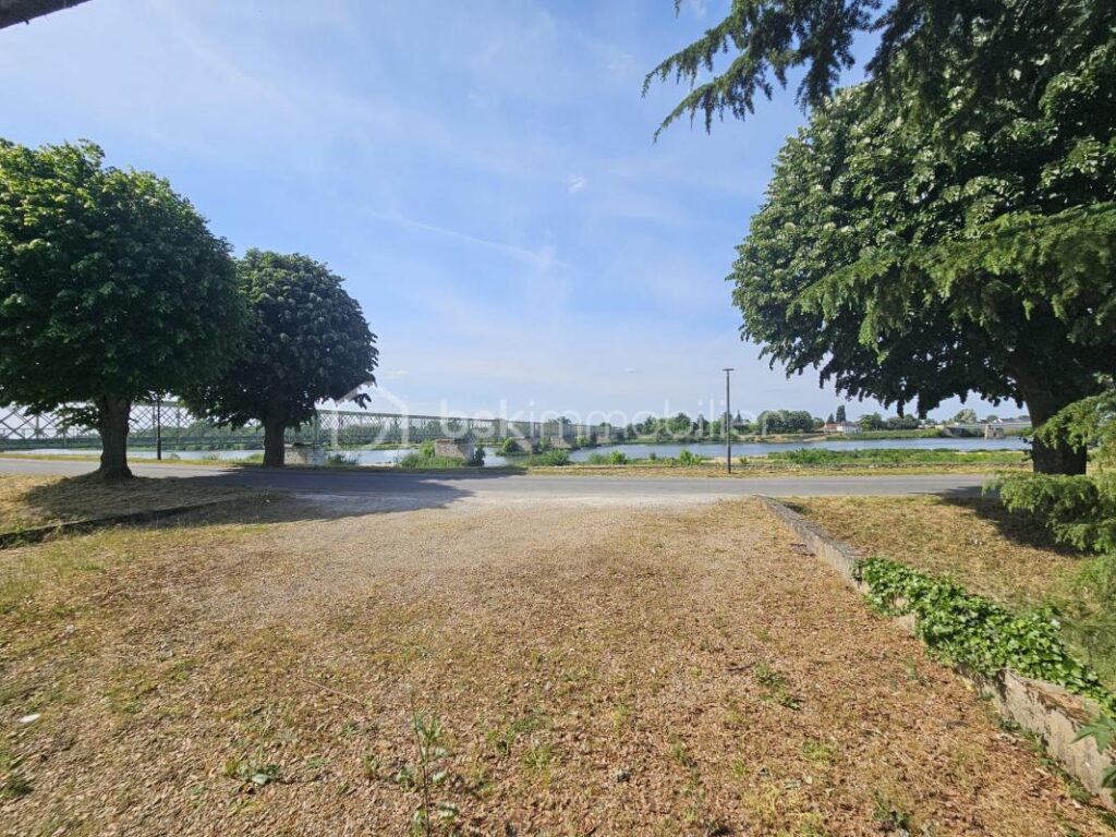 BIEN AVEC VUE IMPRENABLE SUR LA LOIRE – 5 pièces – 3 chambres – 94 m²