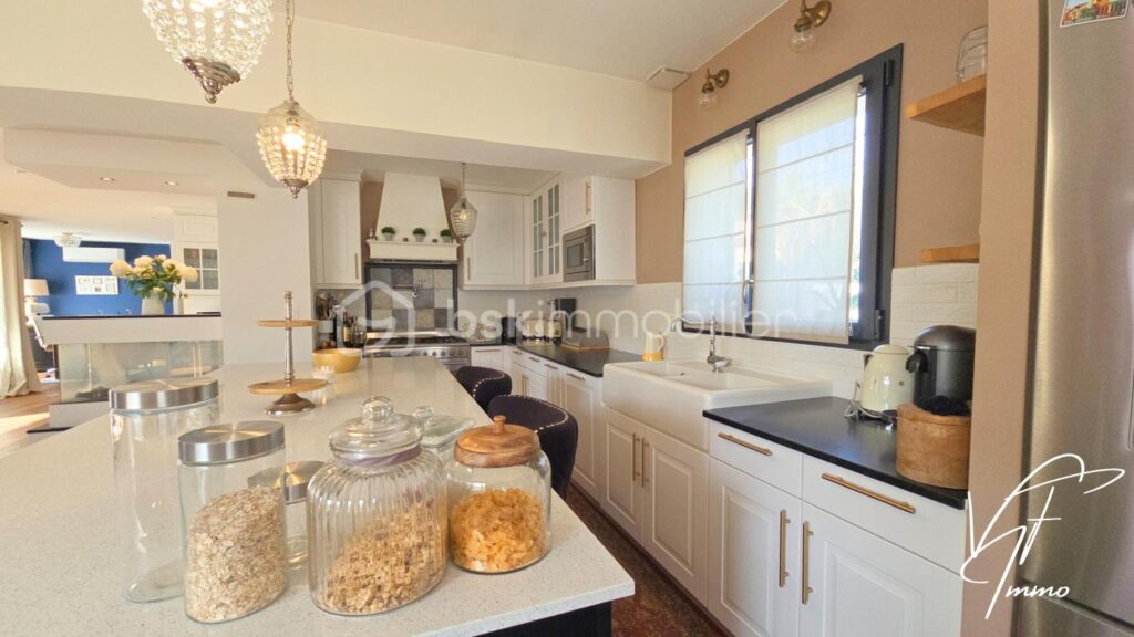 A vendre : Maison d’Architecte, studio indépendant, Piscine, au Beausset, Var – 6 pièces – 5 chambres – 200 m²