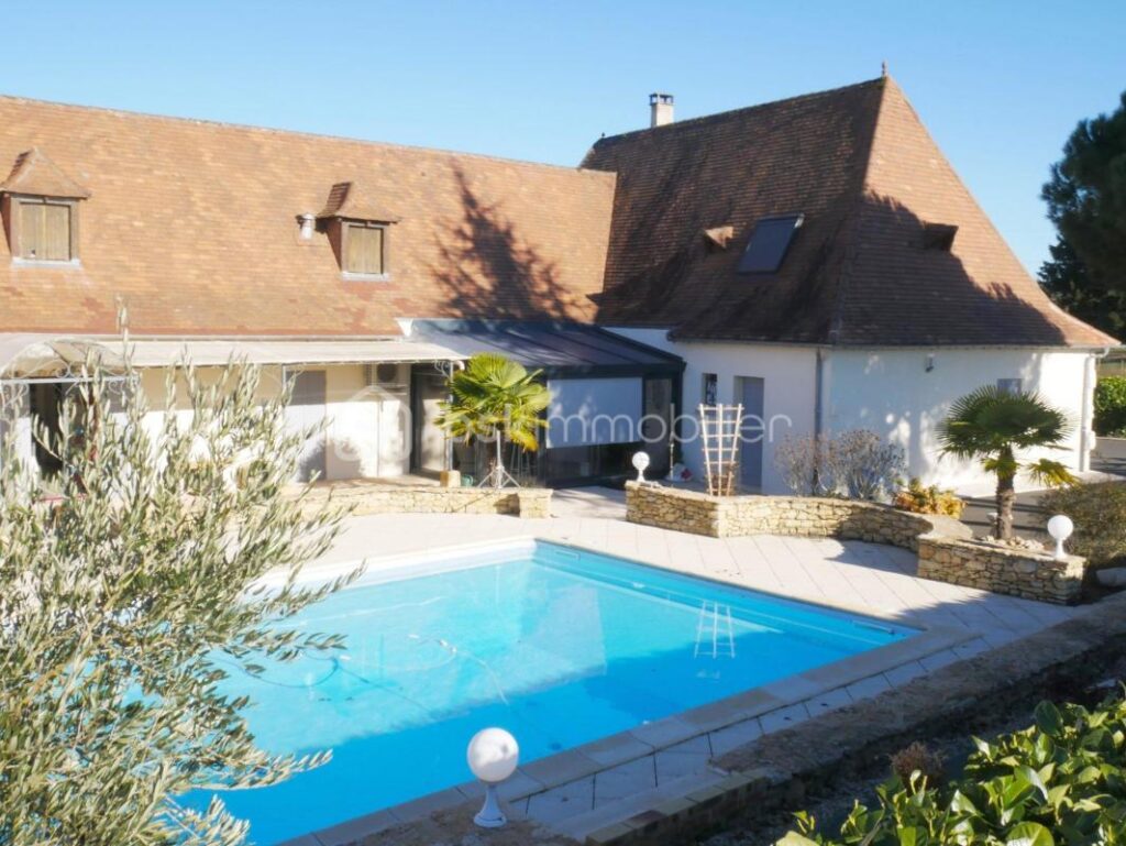 ANCIENNE FERME RÉNOVÉE – 7 pièces – 5 chambres – 316 m²