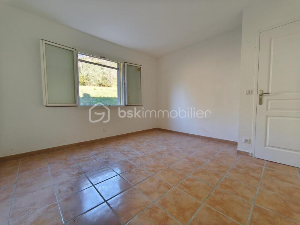 Maison T 4 97 m² sur 1600m² de terrain – 5 pièces – 3 chambres – 97 m²