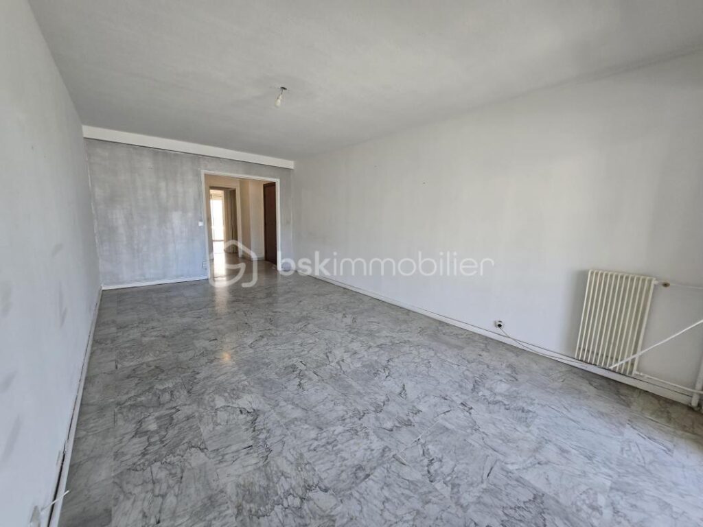 Baisse de prix 313950€ Appartement lumineux avec double balcon et vue mer en cœur urbain – 2 pièces – 1 chambre – 55 m²