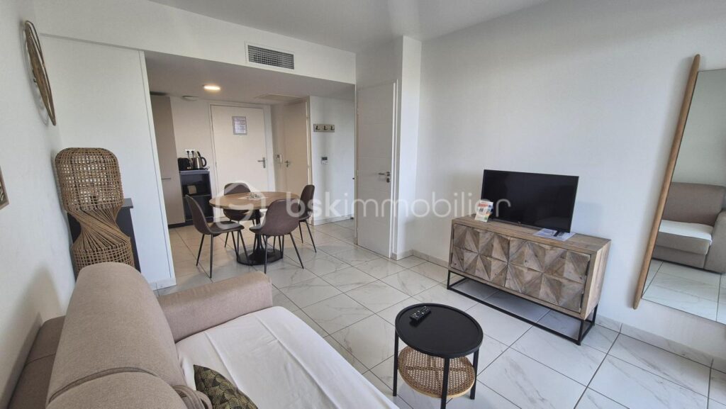 A VENDRE APPARTEMENT T2 DE 38M² A SAINT CYPRIEN PLAGE – HORIZON DU GOLF – TERRASSE – ASCENSEUR – PARKING PRIVATIF – VENDU MEUBLE – SOUS BAIL COMMERCIAL – 2 pièces – 1 chambre – 38 m²