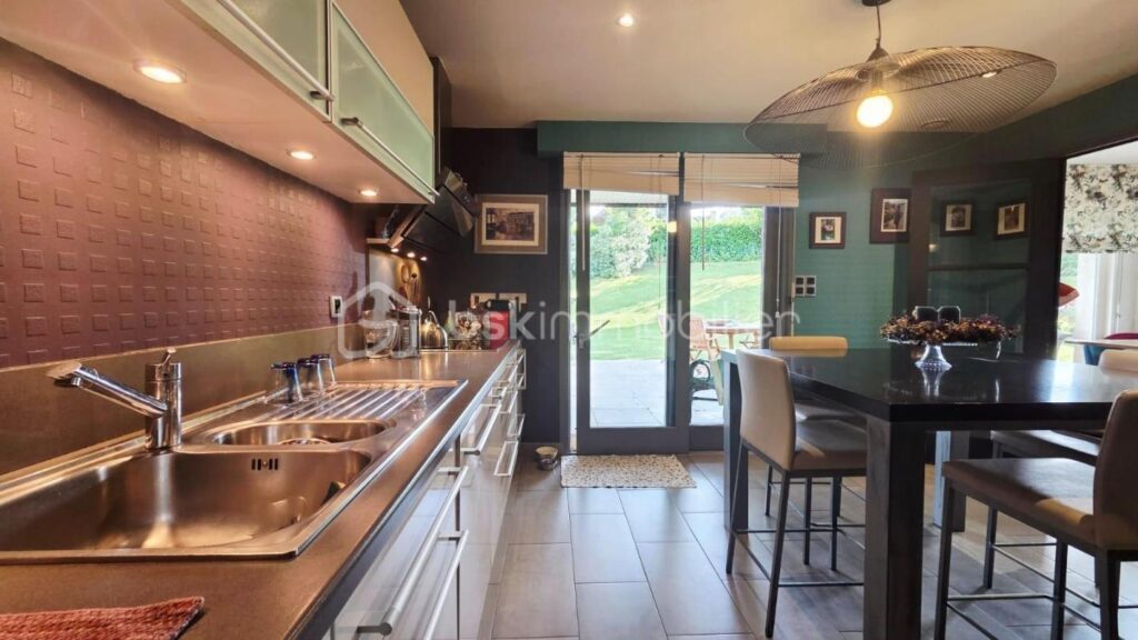 Élégante maison de caractère – Quartier Montaubert, cadre verdoyant – 7 pièces – 3 chambres – 164 m²