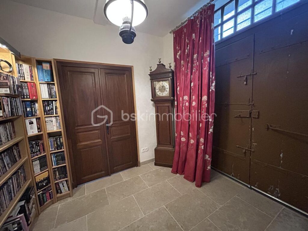 Belle maison en pierres, Dépendances –garage–3 ha 82 – 8 pièces – 6 chambres – 250 m²