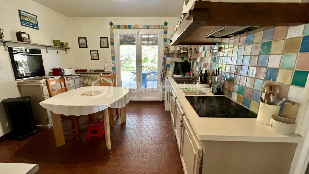 Maison – 8 pièces – 4 chambres – 145 m²