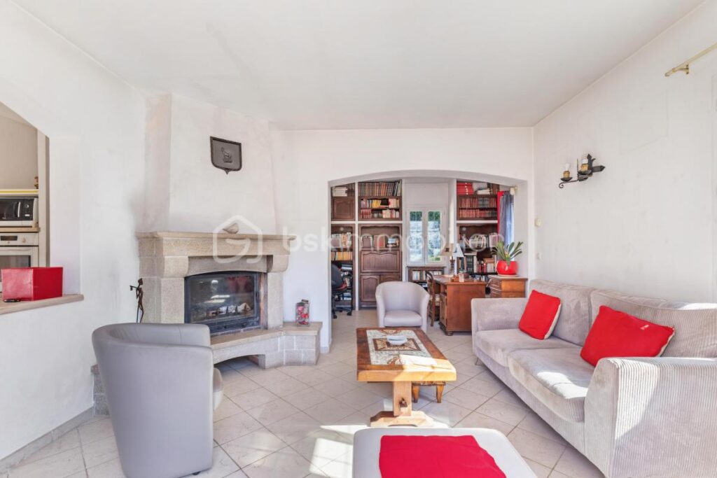 LA COLLE-SUR-LOUP – QUARTIER MONTFORT – VILLA 5 PIECES AVEC VUE DÉGAGÉE ET GRAND TERRAIN PISCINABLE – 5 pièces – 4 chambres – 167 m²