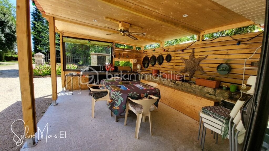 Maison et gîte 15 pièces – 2 piscines Parc arboré – 15 pièces – 9 chambres – 520 m²