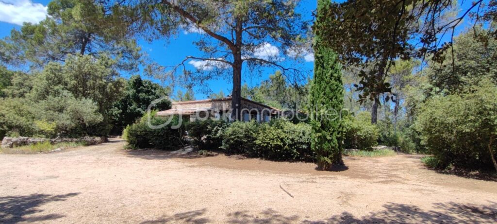 propriete athypique touristique – 4 pièces – 3 chambres – 215 m²