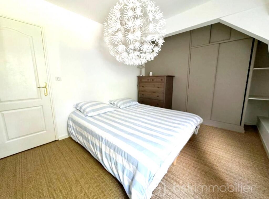 Semi plain-pied 180 m² – 6 pièces – 3 chambres – 180 m²
