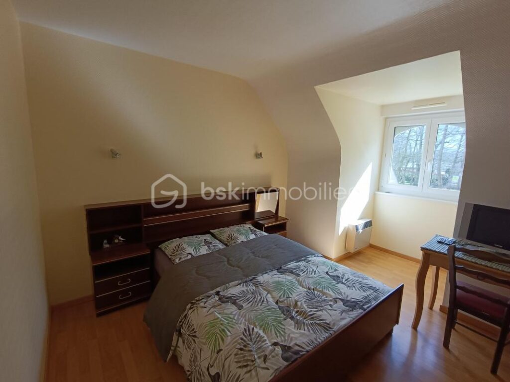 Maison 13 pièces 240m² – 13 pièces – 6 chambres – 240 m²