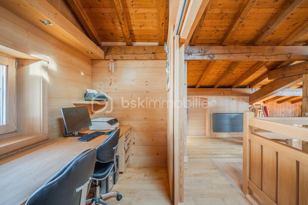 MEGEVE- CHALET FAMILIAL AU COEUR D’UN HAMEAU HISTORIQUE – 12 pièces – 7 chambres – 243 m²