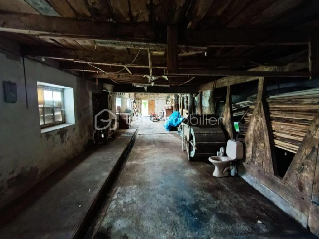 Authentique maison en pierre avec dépendances – 4 pièces – 3 chambres – 140 m²