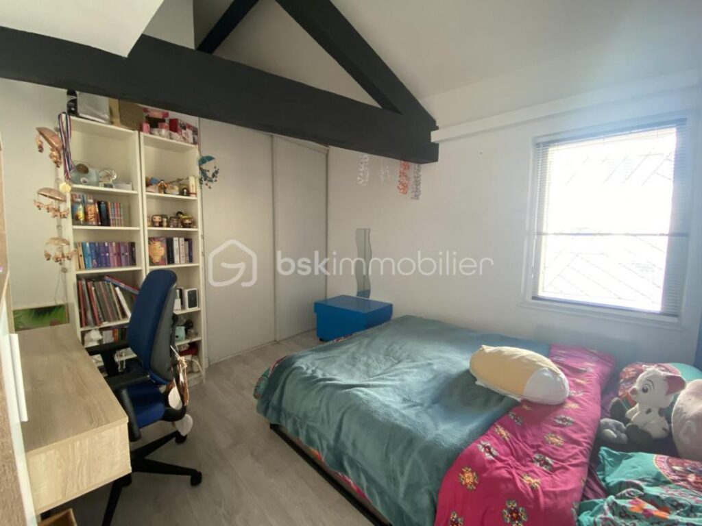 🏡 À vendre – Bel appartement 3 chambres de 100 m² à Belgentier – 4 pièces – 3 chambres – 101 m²