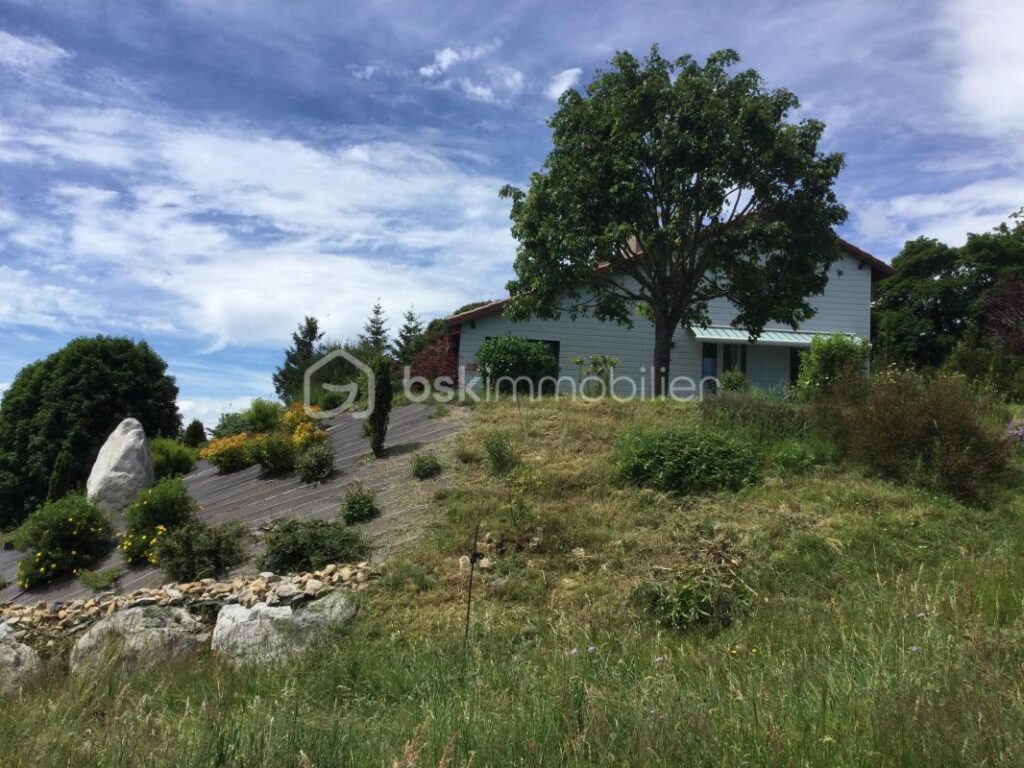 Magnifique Maison sur les monts d’Ardeche – 4 pièces – 3 chambres – 151 m²