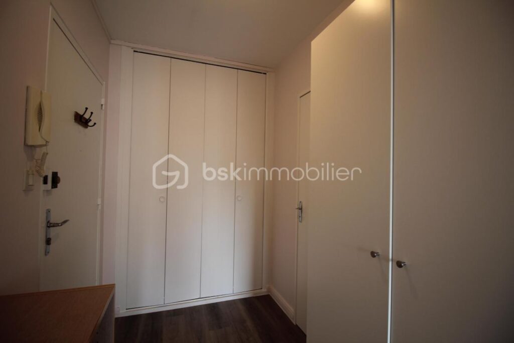 Studio au 4ᵉ étage, lumineux et rénové – Quartier du Triangle – 2 pièces – NR chambres – 35 m²