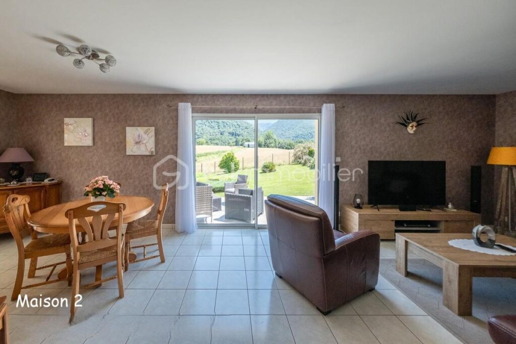 ENSEMBLE IMMOBILIER DE CHARME – 2 MAISONS FAMILIALES + 2 GÎTES – VUE PYRÉNÉES – TERRAIN 4500m² – 10 MIN de LOURDES – 16 pièces – 12 chambres – 410 m²