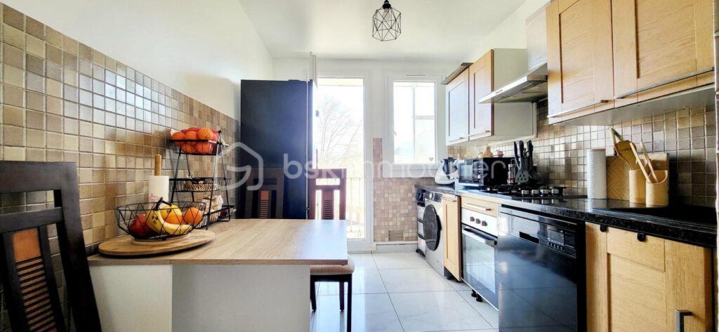 Appartement traversant avec balcon et vue dégagée – 3 pièces – 2 chambres – 54 m²